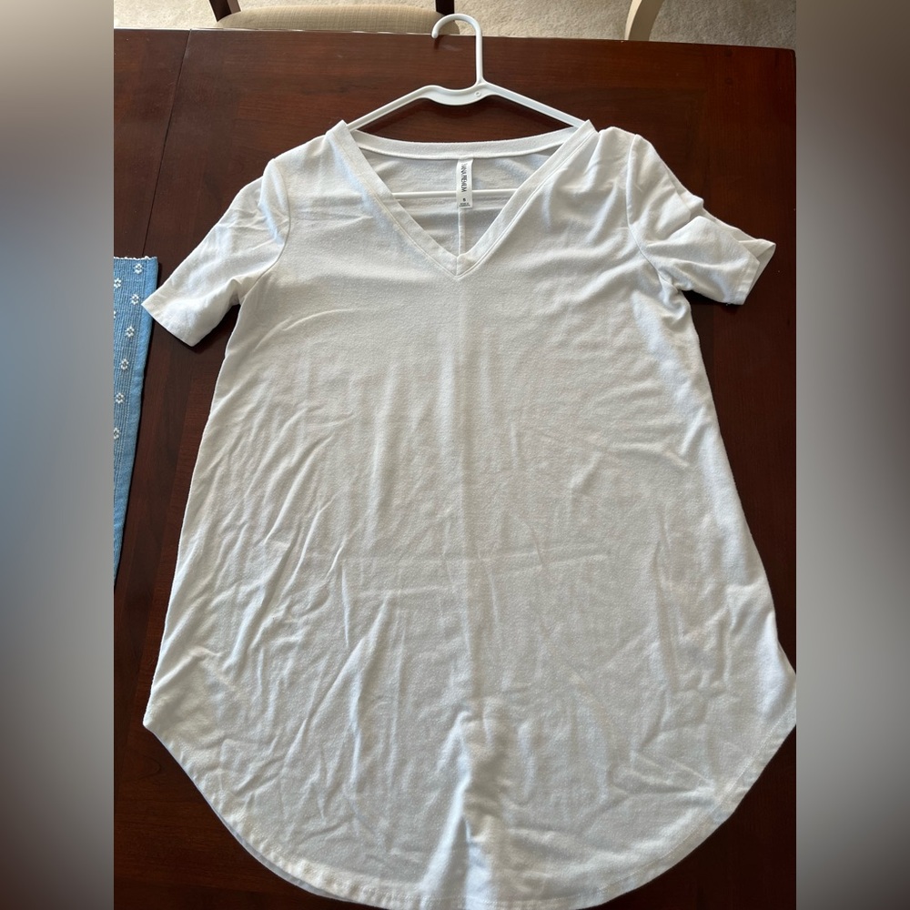 Long white v-neck. Size S